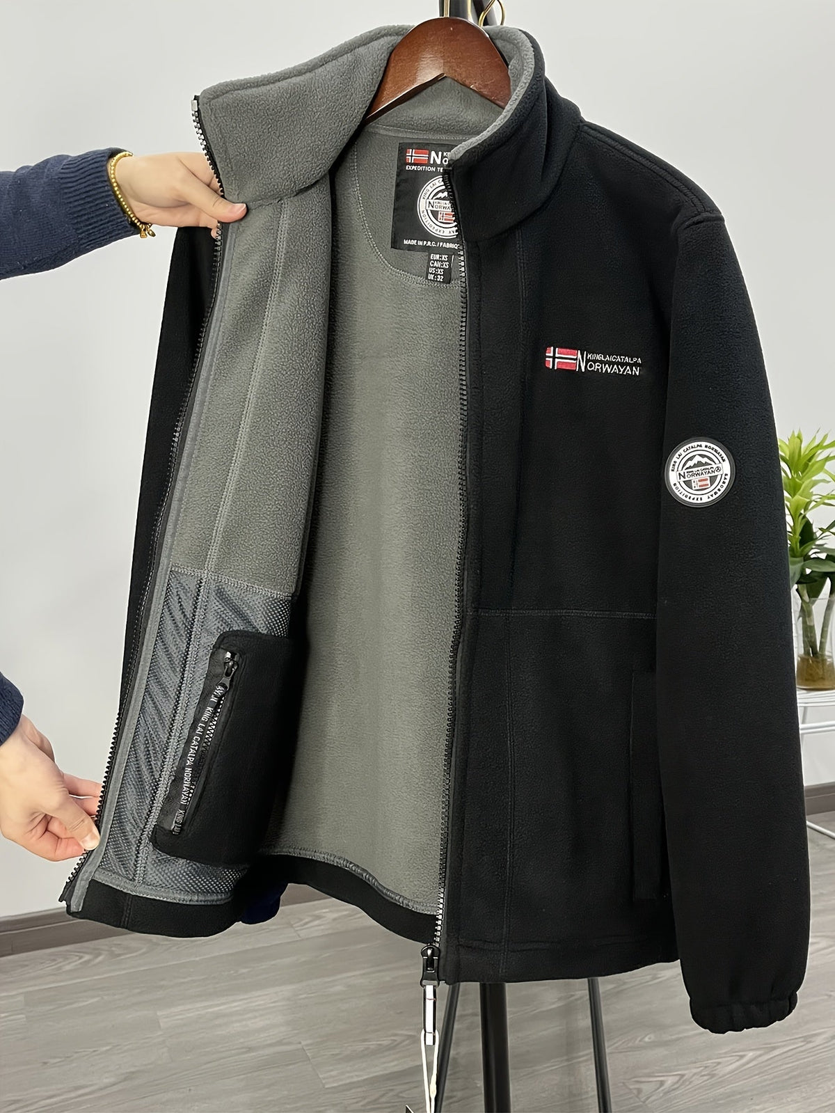 Magnus Men's Outdoor Fleece Jacket – Soft, Lightweight Warmth with a Protective Collar