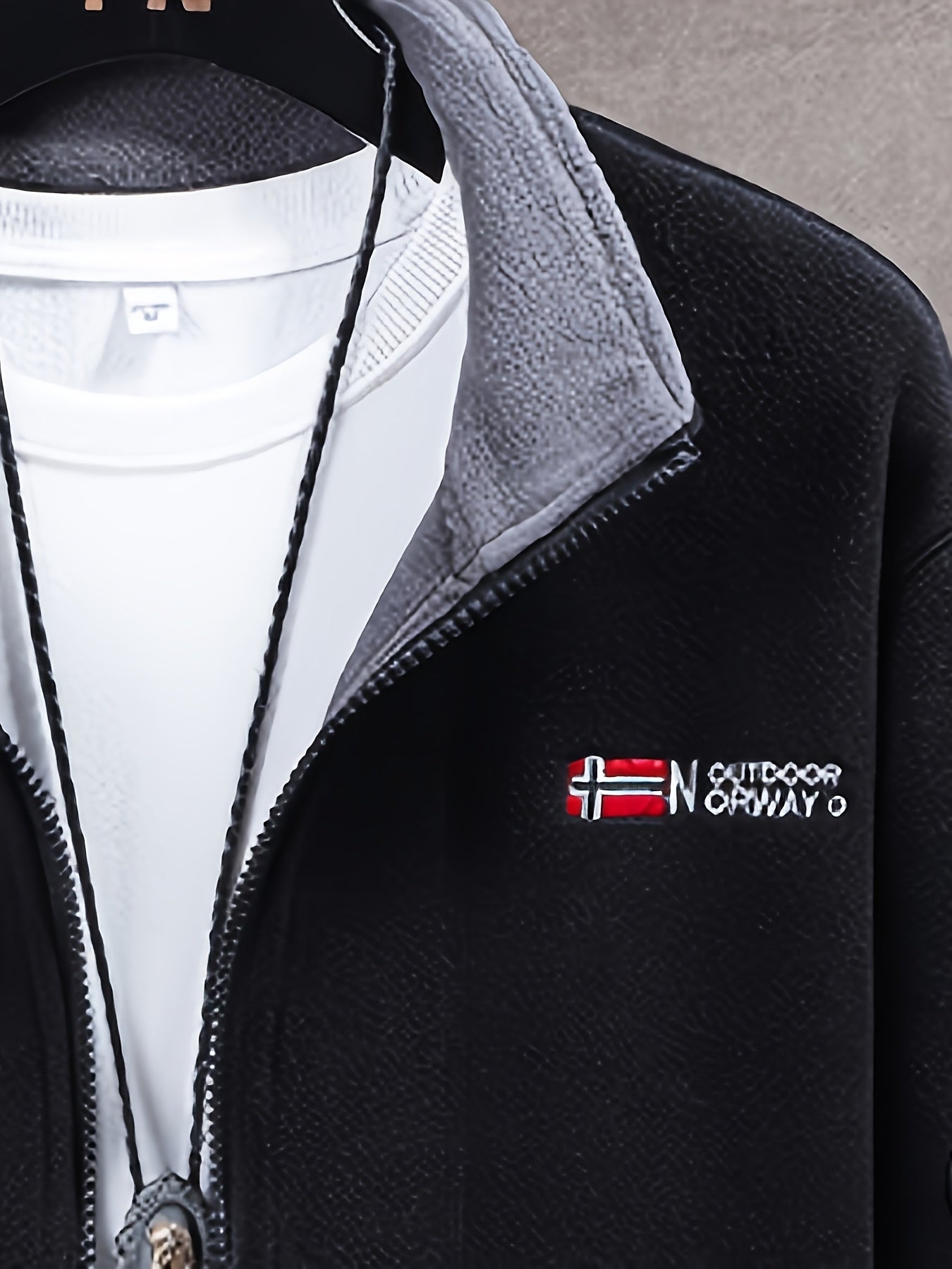 Magnus Men's Outdoor Fleece Jacket – Soft, Lightweight Warmth with a Protective Collar