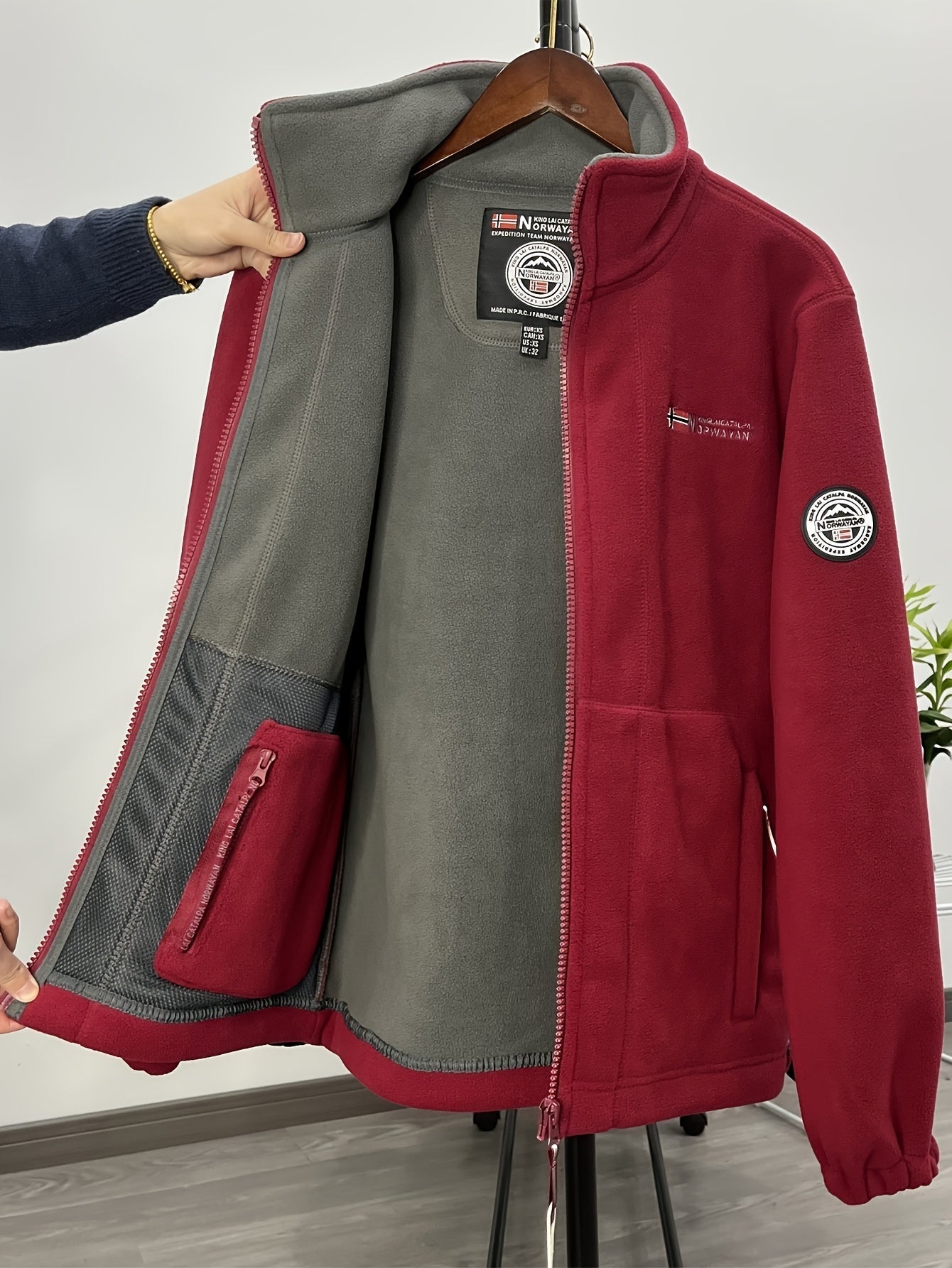Magnus Men's Outdoor Fleece Jacket – Soft, Lightweight Warmth with a Protective Collar