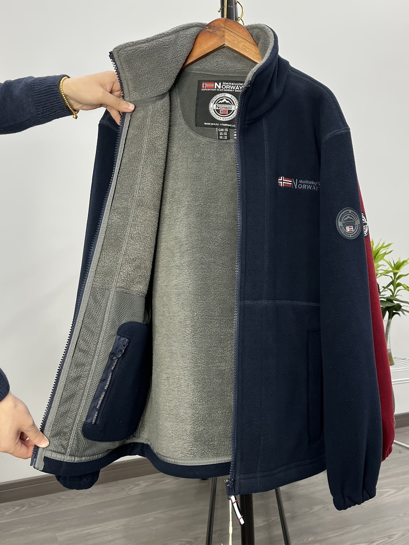 Magnus Men's Outdoor Fleece Jacket – Soft, Lightweight Warmth with a Protective Collar