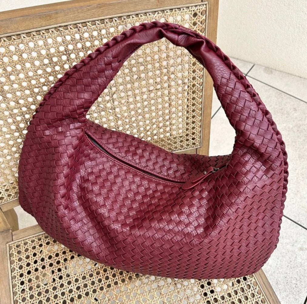 Willow Braided Handbag for Women – Chic Vegan-Leather Design with Spacious Interior and Zip Fastening