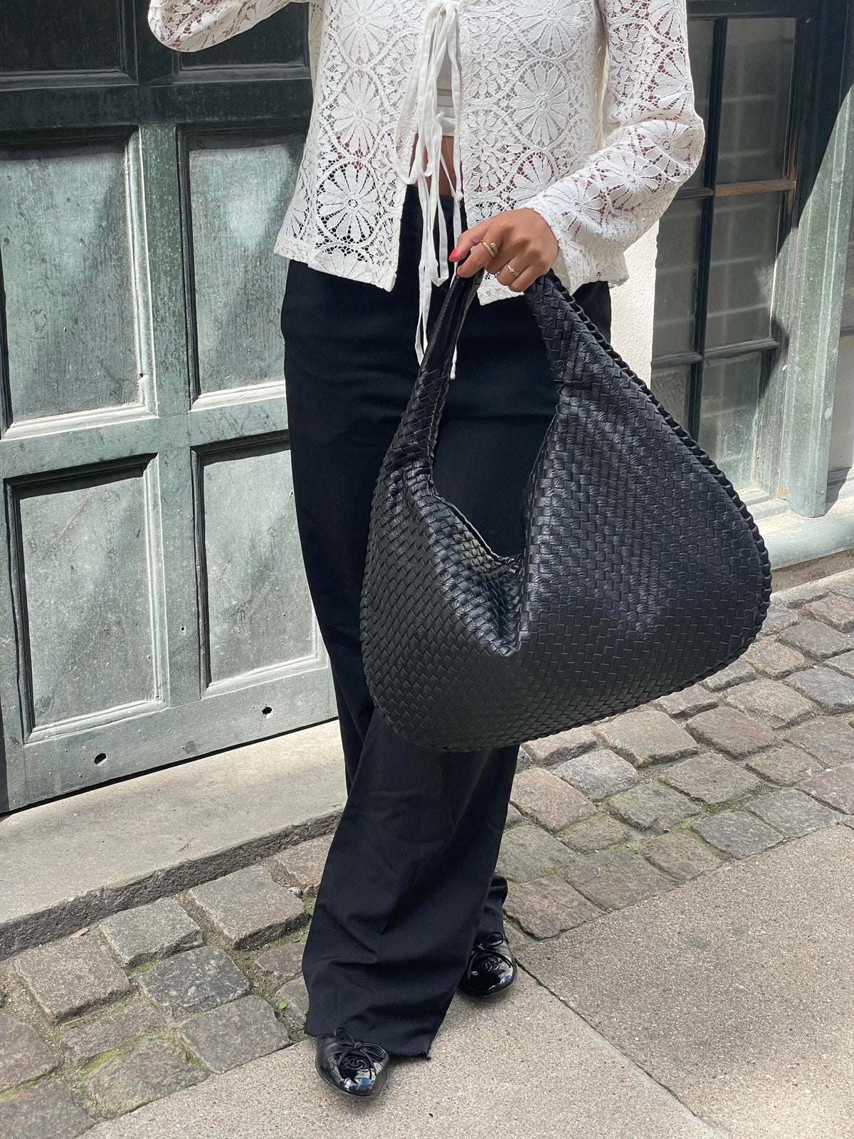 Willow Braided Handbag for Women – Chic Vegan-Leather Design with Spacious Interior and Zip Fastening