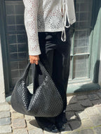 Willow Braided Handbag for Women – Chic Vegan-Leather Design with Spacious Interior and Zip Fastening