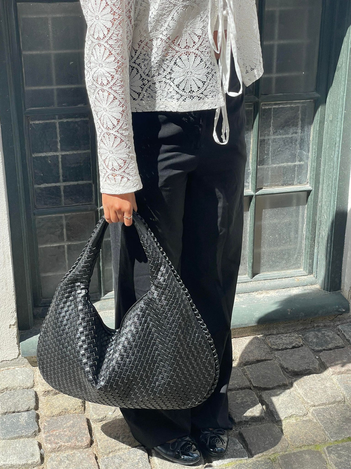 Willow Braided Handbag for Women – Chic Vegan-Leather Design with Spacious Interior and Zip Fastening