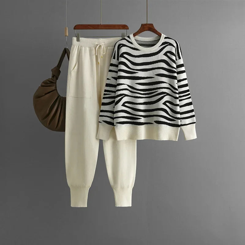 Rosalind Women's Cashmere Set – Chic Zebra-Print Design, Soft & Cozy
