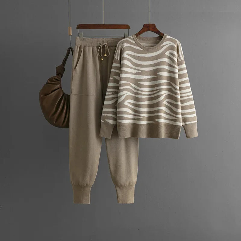 Rosalind Women's Cashmere Set – Chic Zebra-Print Design, Soft & Cozy