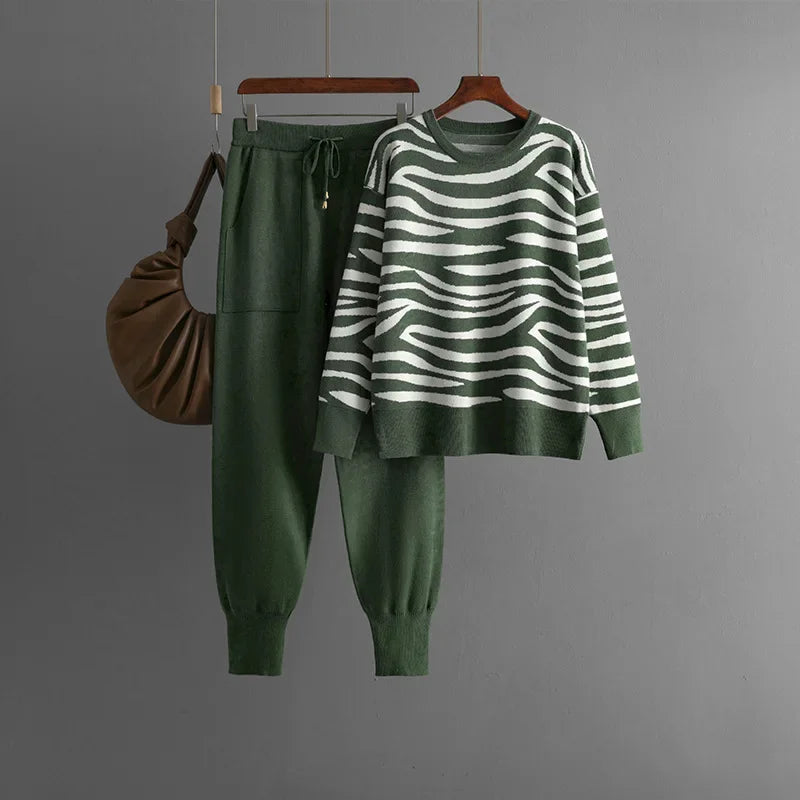 Rosalind Women's Cashmere Set – Chic Zebra-Print Design, Soft & Cozy