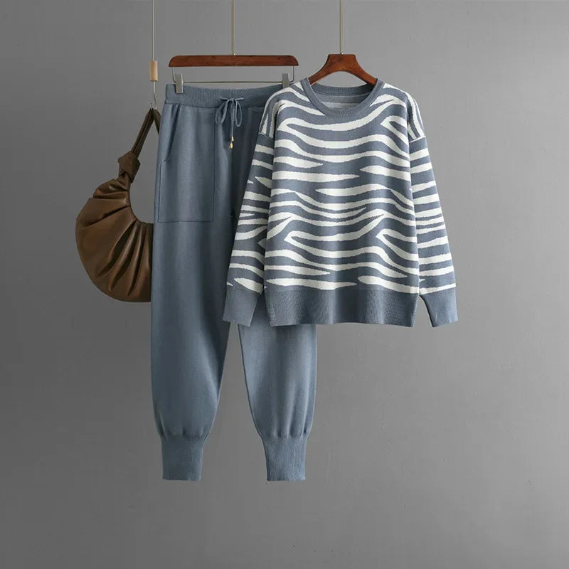 Rosalind Women's Cashmere Set – Chic Zebra-Print Design, Soft & Cozy