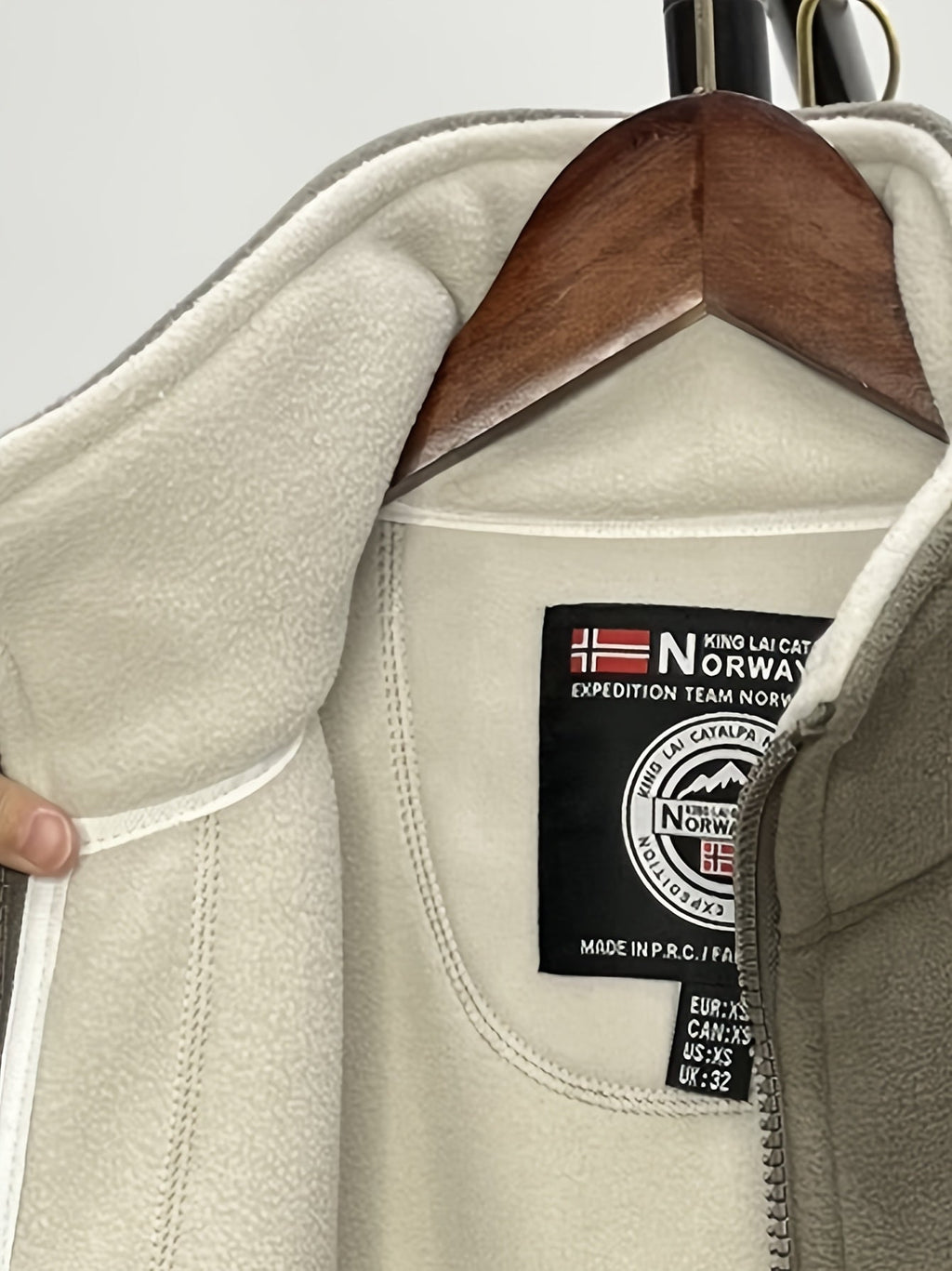 Magnus Men's Outdoor Fleece Jacket – Soft, Lightweight Warmth with a Protective Collar